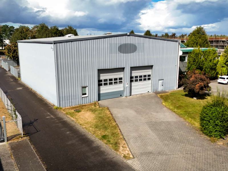 Hallenansicht inkl. Rolltore