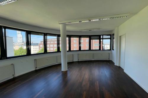 Eckbüro mit Blick zum Kölnturm